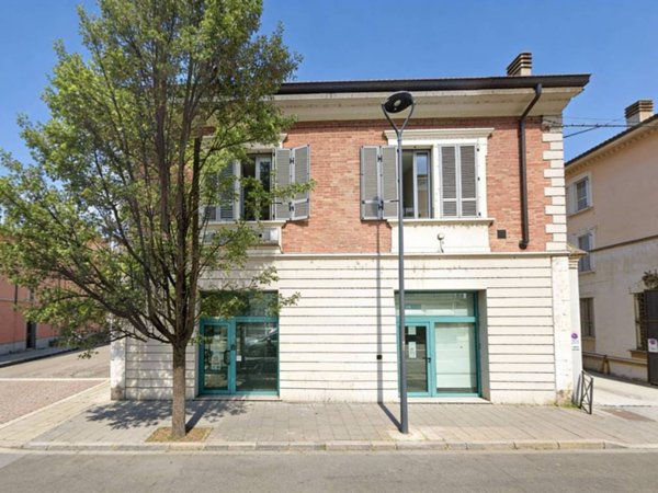 negozio in vendita a Piacenza in zona Caorsana