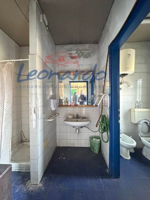 capannone in vendita a Piacenza in zona Roncaglia / Fossadello