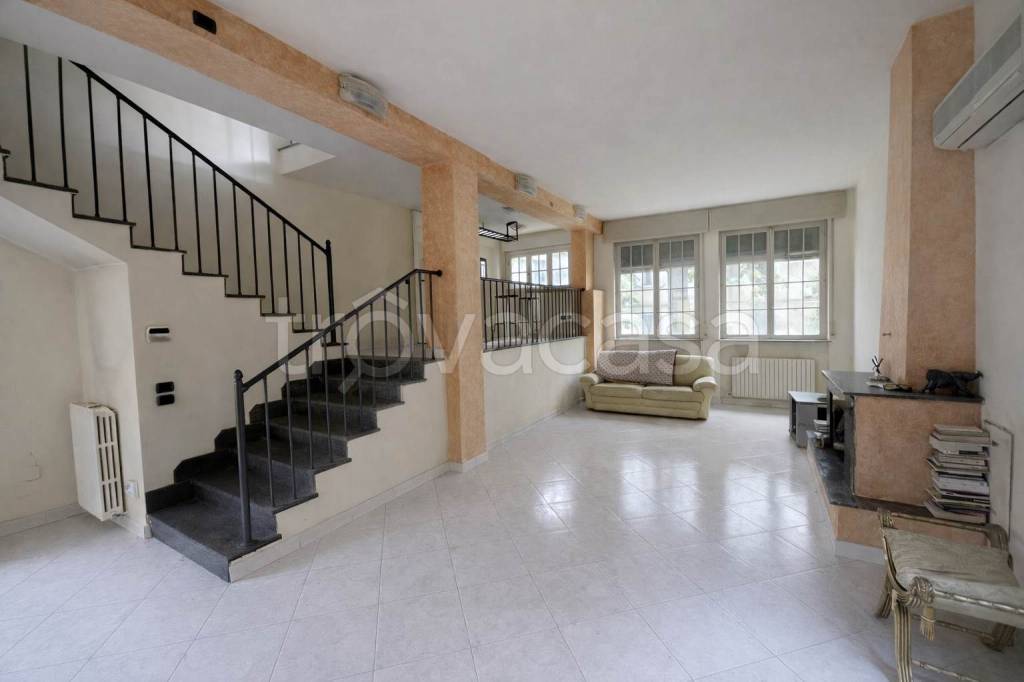 casa indipendente in vendita a Piacenza in zona Farnesiana