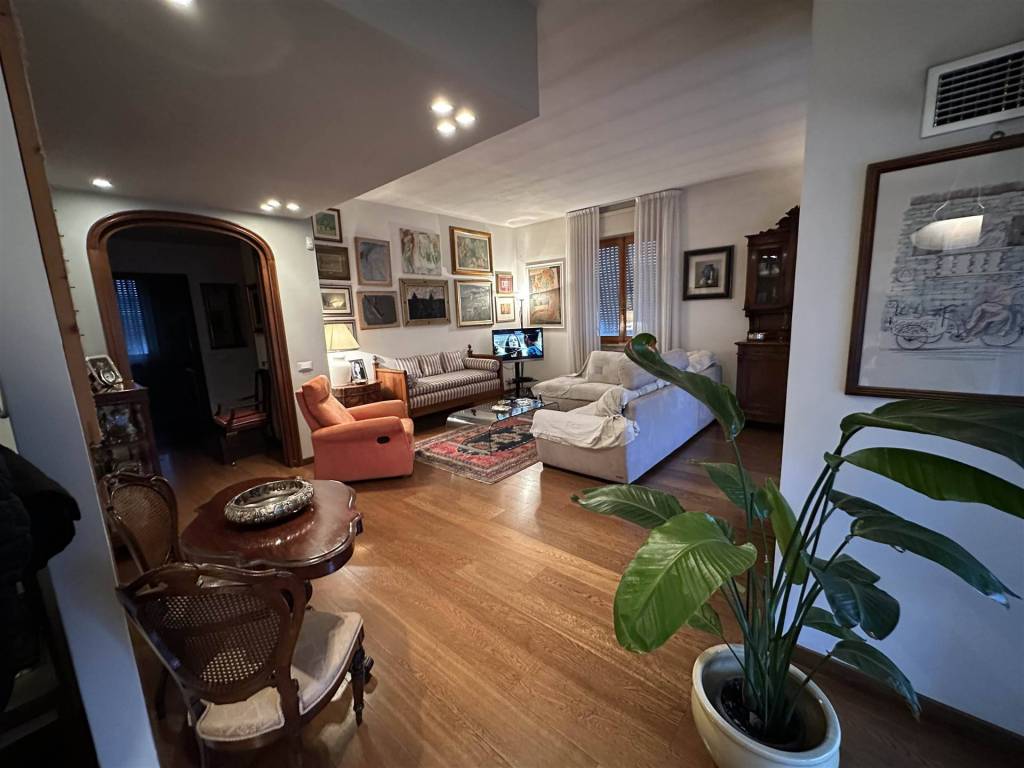 casa indipendente in vendita a Piacenza in zona Stadio