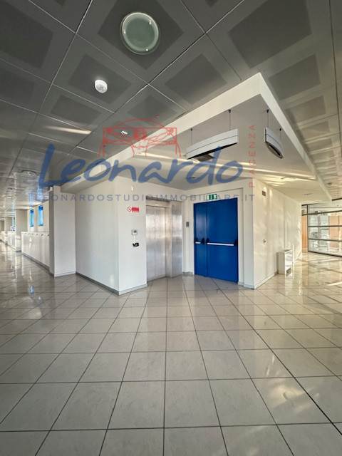 ufficio in vendita a Piacenza in zona Roncaglia / Fossadello