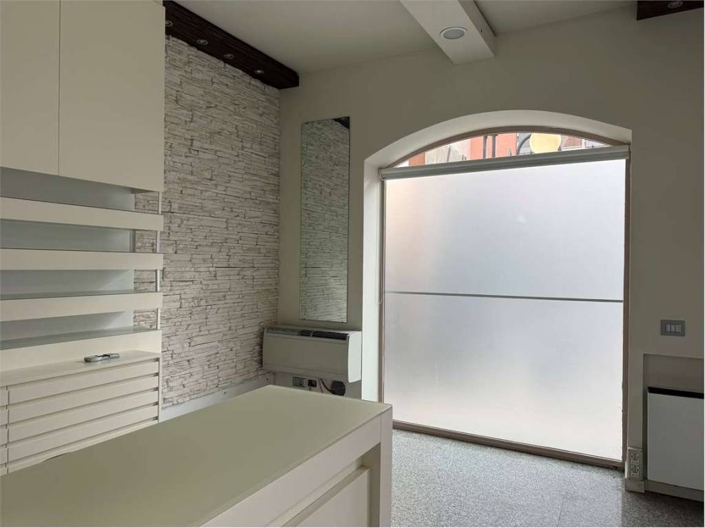 negozio in vendita a Piacenza