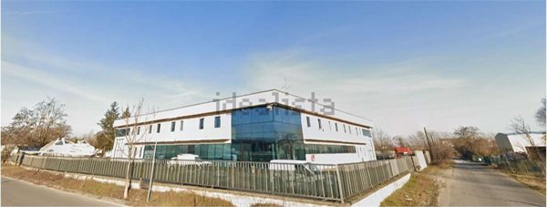 capannone in vendita a Piacenza in zona Stadio