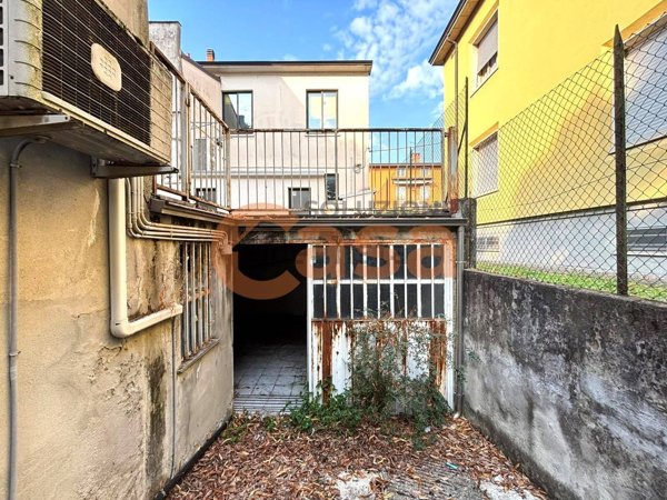loft in vendita a Piacenza in zona Infrangibile