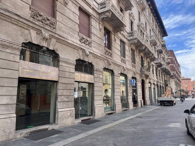 negozio in vendita a Piacenza in zona Centro Storico