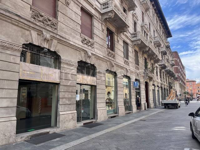 negozio in vendita a Piacenza in zona Centro Storico