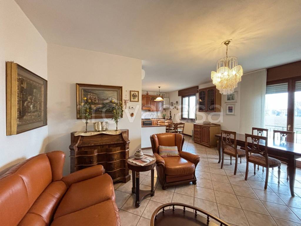 appartamento in vendita a Piacenza in zona Roncaglia / Fossadello