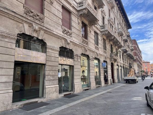 negozio in vendita a Piacenza in zona Centro Storico