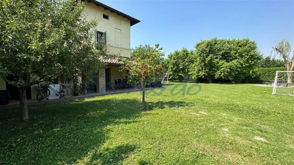 casa indipendente in vendita a Piacenza in zona Vallera