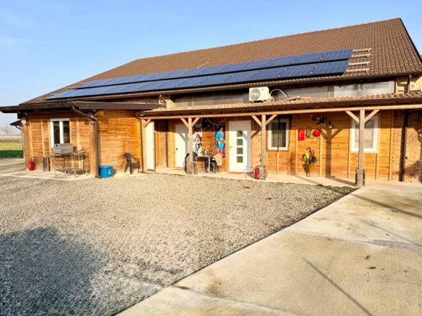 intera palazzina in vendita a Piacenza in zona Vallera