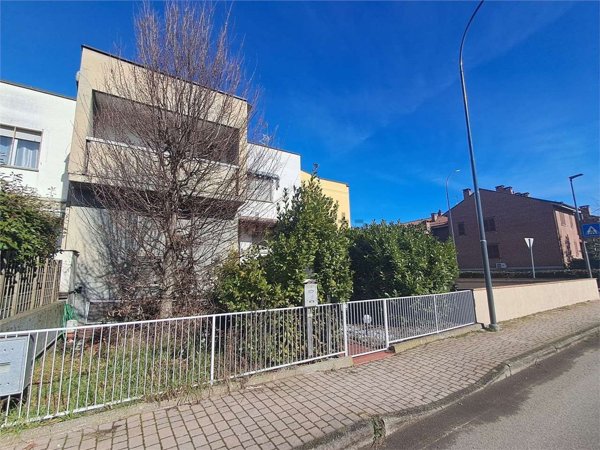 casa indipendente in vendita a Piacenza in zona La Verza