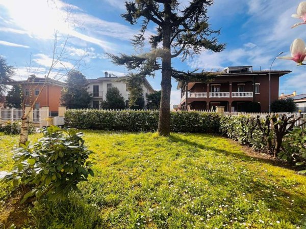 casa indipendente in vendita a Piacenza in zona Pittolo