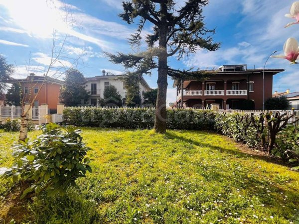 casa indipendente in vendita a Piacenza in zona Pittolo