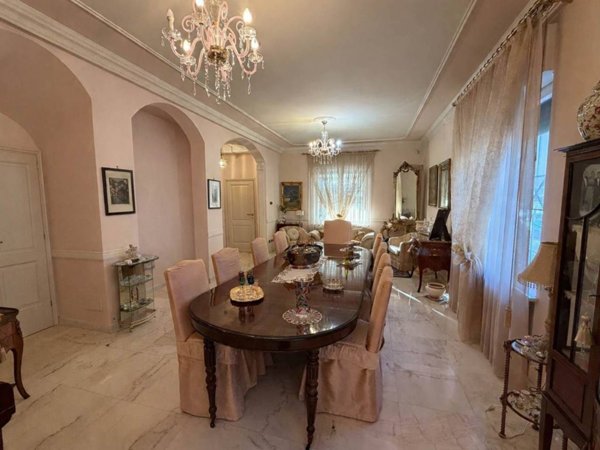 casa indipendente in vendita a Piacenza in zona Infrangibile