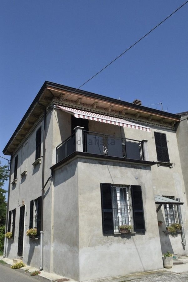 casa indipendente in vendita a Piacenza in zona Montale