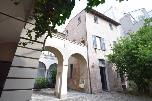 casa indipendente in vendita a Piacenza in zona Centro Storico