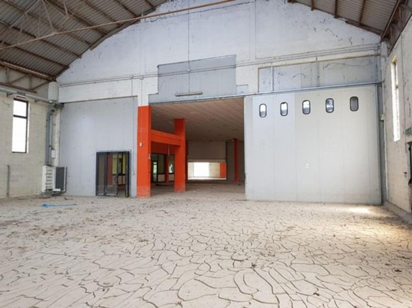 capannone in vendita a Piacenza in zona Centro Storico