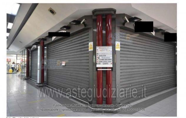 negozio in vendita a Piacenza in zona Infrangibile