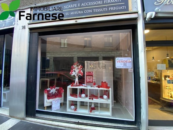 negozio in vendita a Piacenza in zona Centro Storico