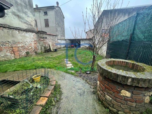 casa indipendente in vendita a Piacenza in zona Borgotrebbia