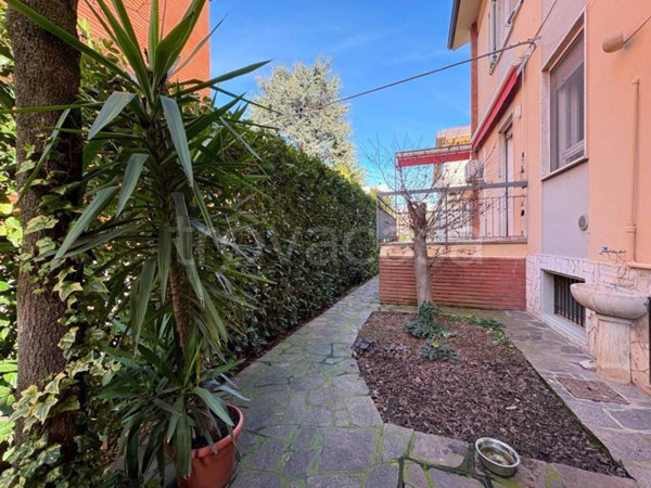 casa indipendente in vendita a Piacenza in zona Stadio