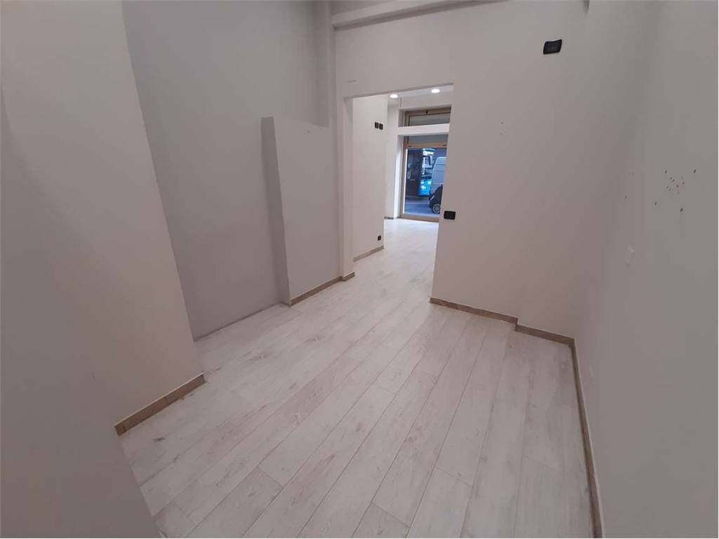 negozio in vendita a Piacenza in zona Barriera Genova