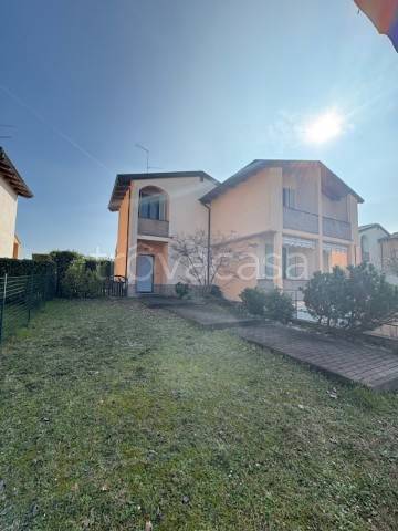 casa indipendente in vendita a Piacenza in zona Borgotrebbia