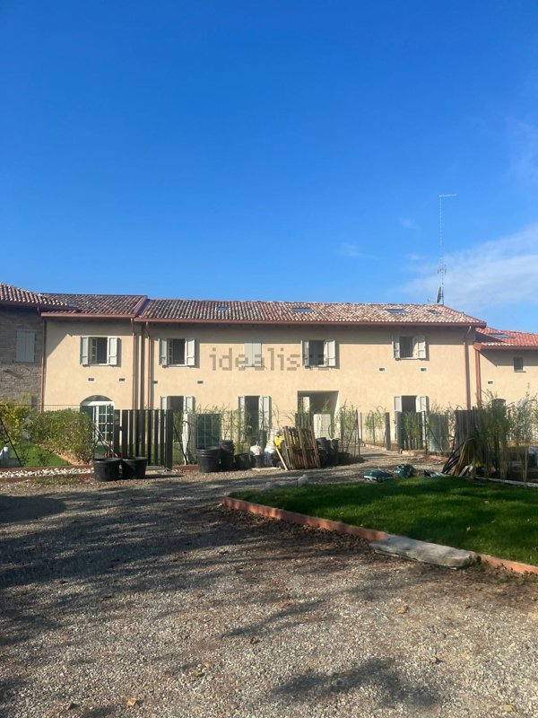 casa indipendente in vendita a Piacenza in zona Vallera