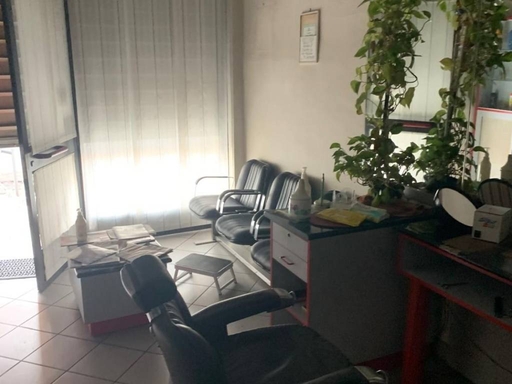 negozio in vendita a Piacenza in zona Stadio