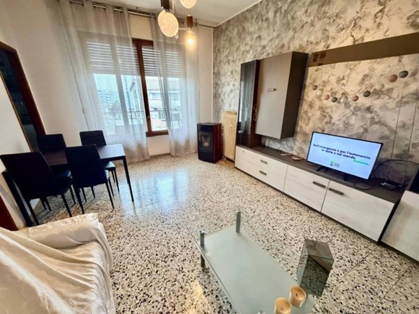 intera palazzina in vendita a Piacenza in zona Veggioletta