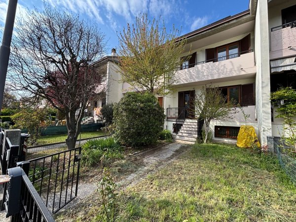 casa indipendente in vendita a Piacenza in zona Veggioletta