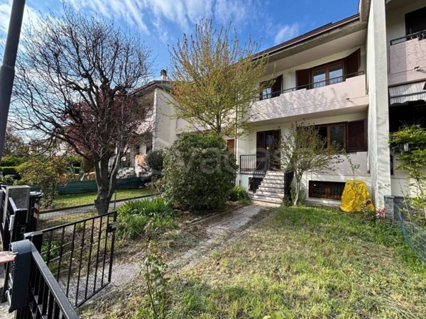 casa indipendente in vendita a Piacenza in zona Veggioletta