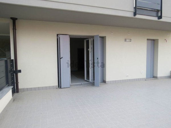 casa indipendente in vendita a Piacenza in zona Infrangibile