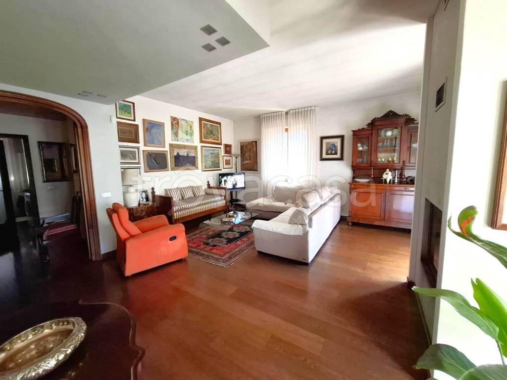 casa indipendente in vendita a Piacenza in zona Stadio