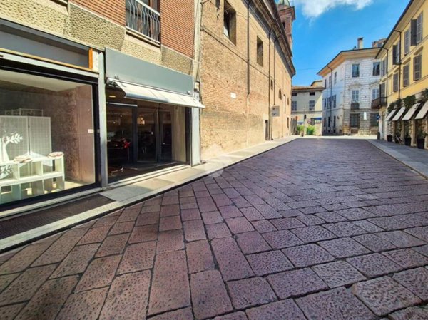 negozio in vendita a Piacenza in zona Centro Storico