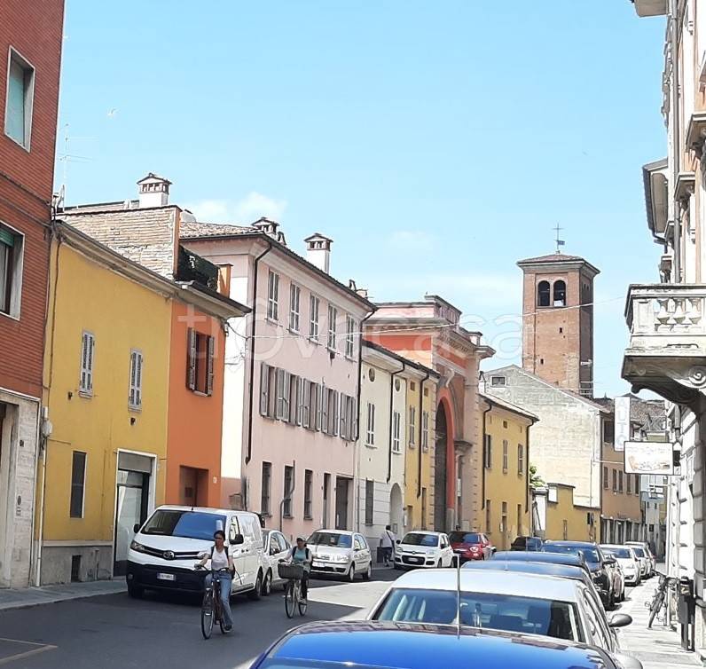 negozio in vendita a Piacenza