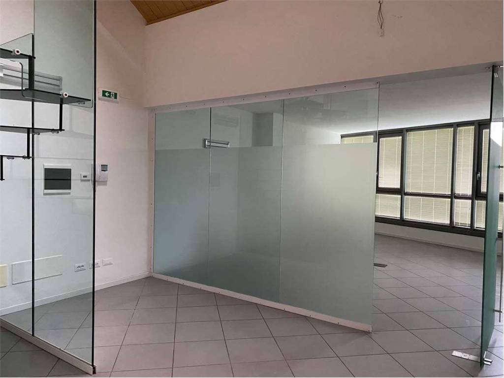 ufficio in vendita a Piacenza in zona Stadio
