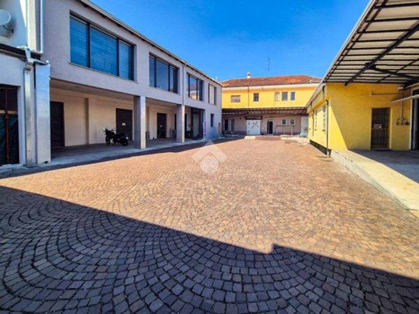 locale commerciale in vendita a Piacenza in zona Veggioletta