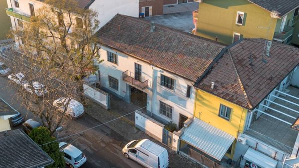 negozio in vendita a Piacenza in zona Baia del Re