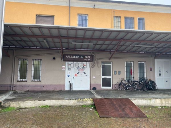 ufficio in vendita a Piacenza in zona Infrangibile