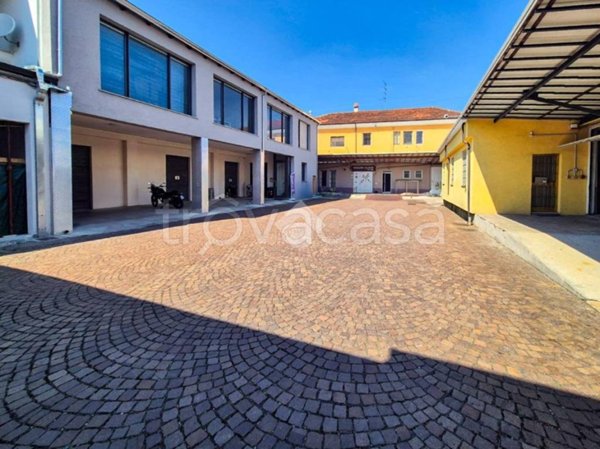 locale commerciale in vendita a Piacenza in zona Borgotrebbia