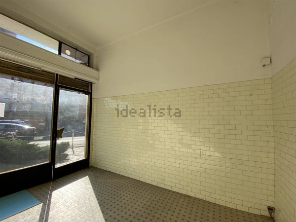 negozio in vendita a Piacenza in zona Belvedere / Quartiere Duemila