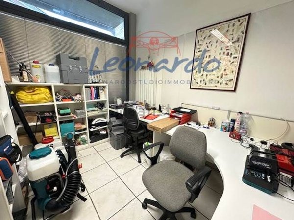 negozio in vendita a Piacenza in zona Barriera Genova