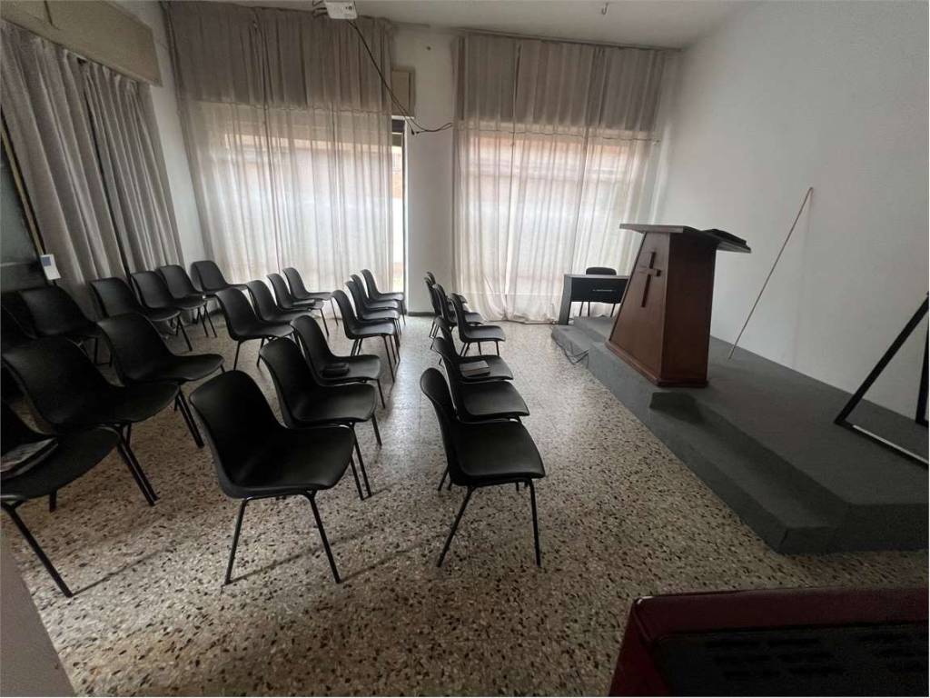 negozio in vendita a Piacenza in zona Stadio