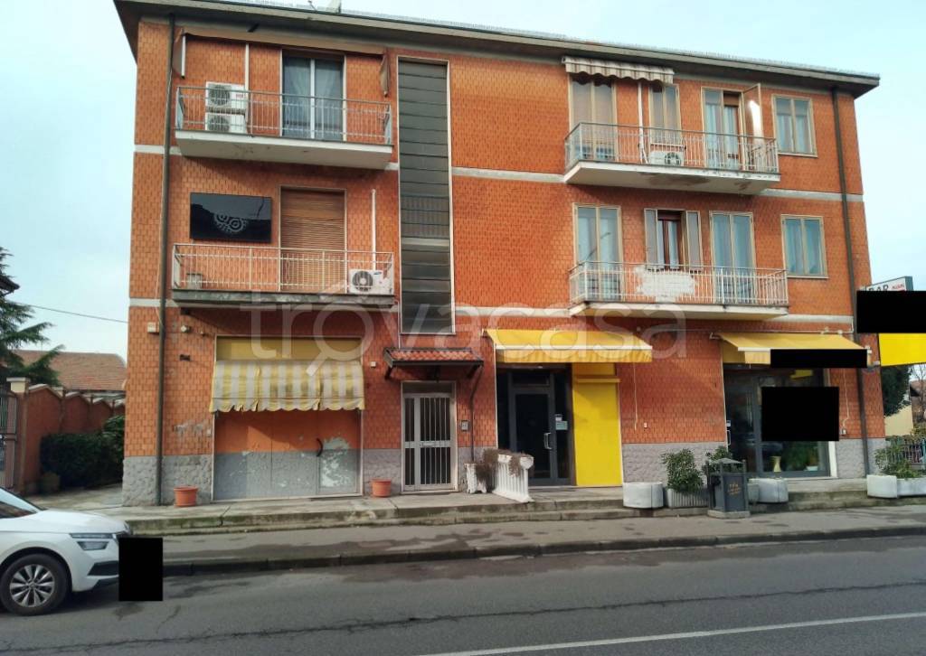 negozio in vendita a Piacenza in zona Farnesiana