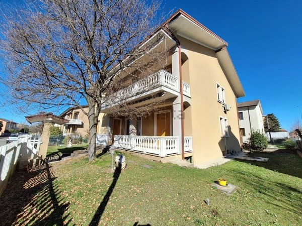 casa indipendente in vendita a Piacenza in zona Farnesiana