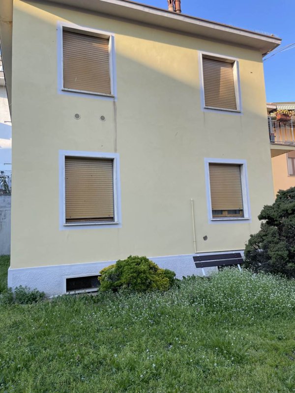casa indipendente in vendita a Piacenza