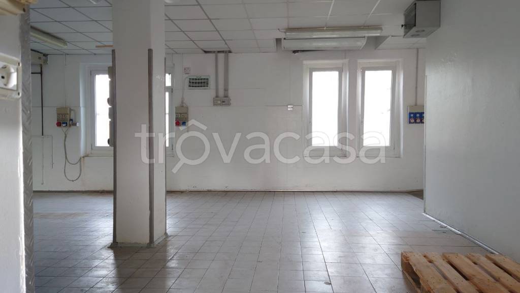 negozio in vendita a Piacenza in zona Centro Storico