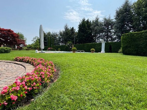 casa indipendente in vendita a Piacenza in zona Vallera