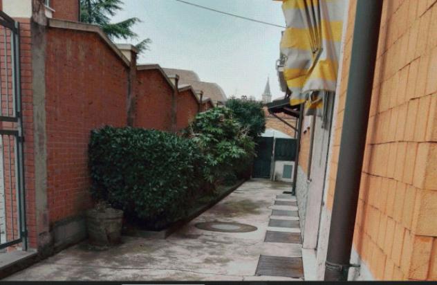 negozio in vendita a Piacenza in zona Farnesiana